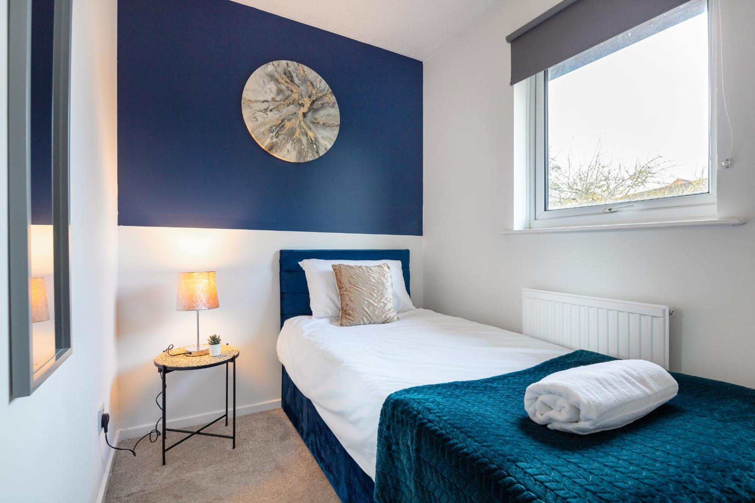 CONTRACTORS, Central MK, Free off street Parking, close to amenities, Managed by Chique Properties Ltd view 5