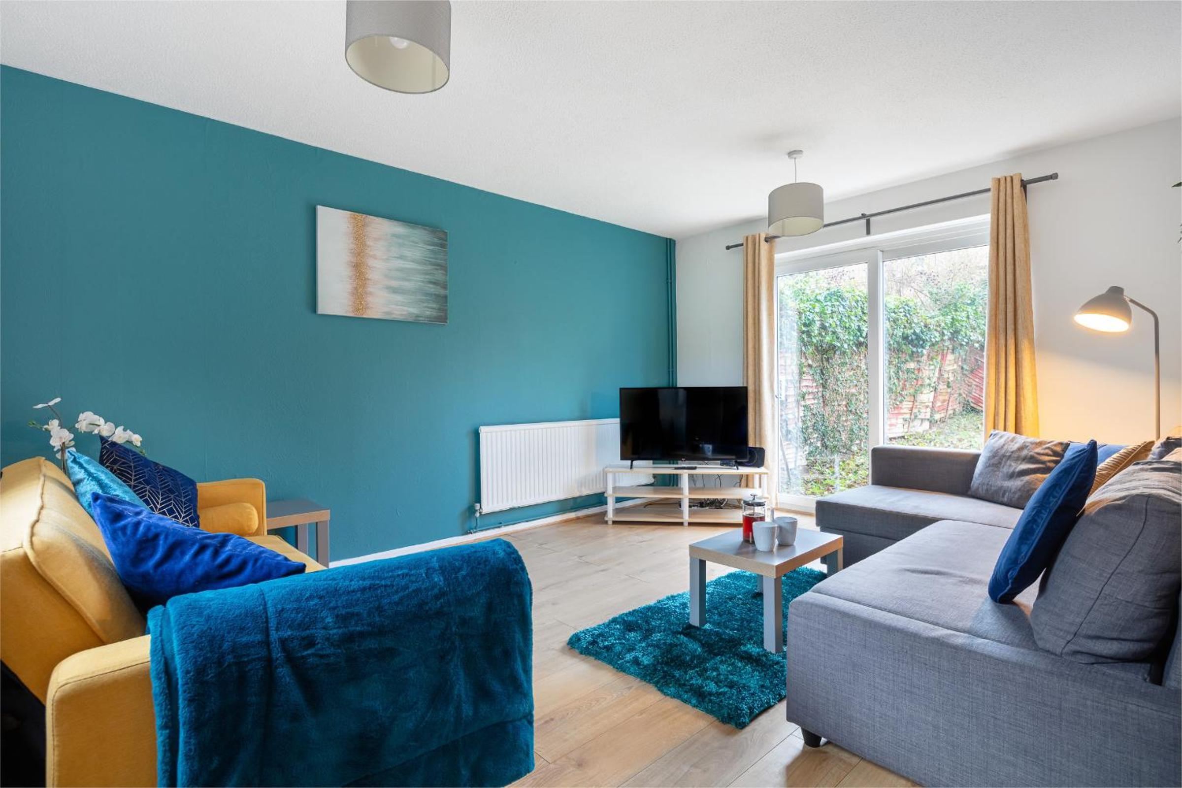 CONTRACTORS, Central MK, Free off street Parking, close to amenities, Managed by Chique Properties Ltd view 3