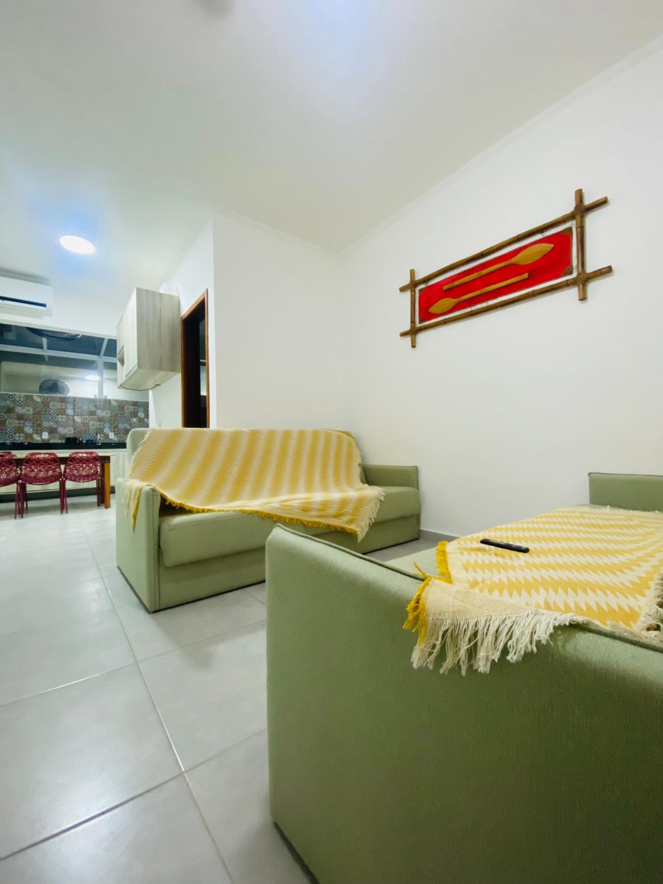 Apartamento a 250 metros da Praia do Sapê e Maranduba - Piscina e Ar condicionado