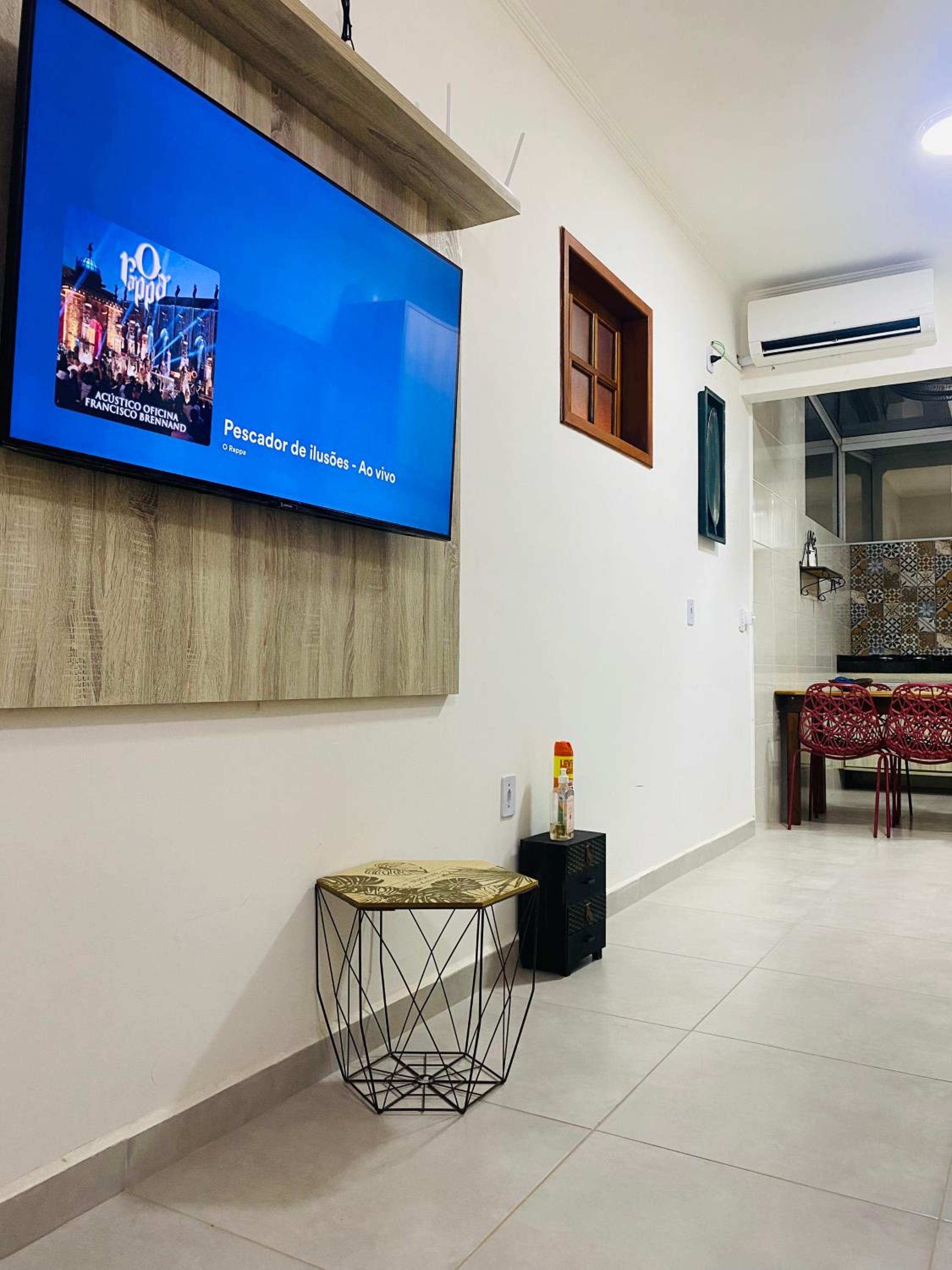 Apartamento a 250 metros da Praia do Sapê e Maranduba - Piscina e Ar condicionado