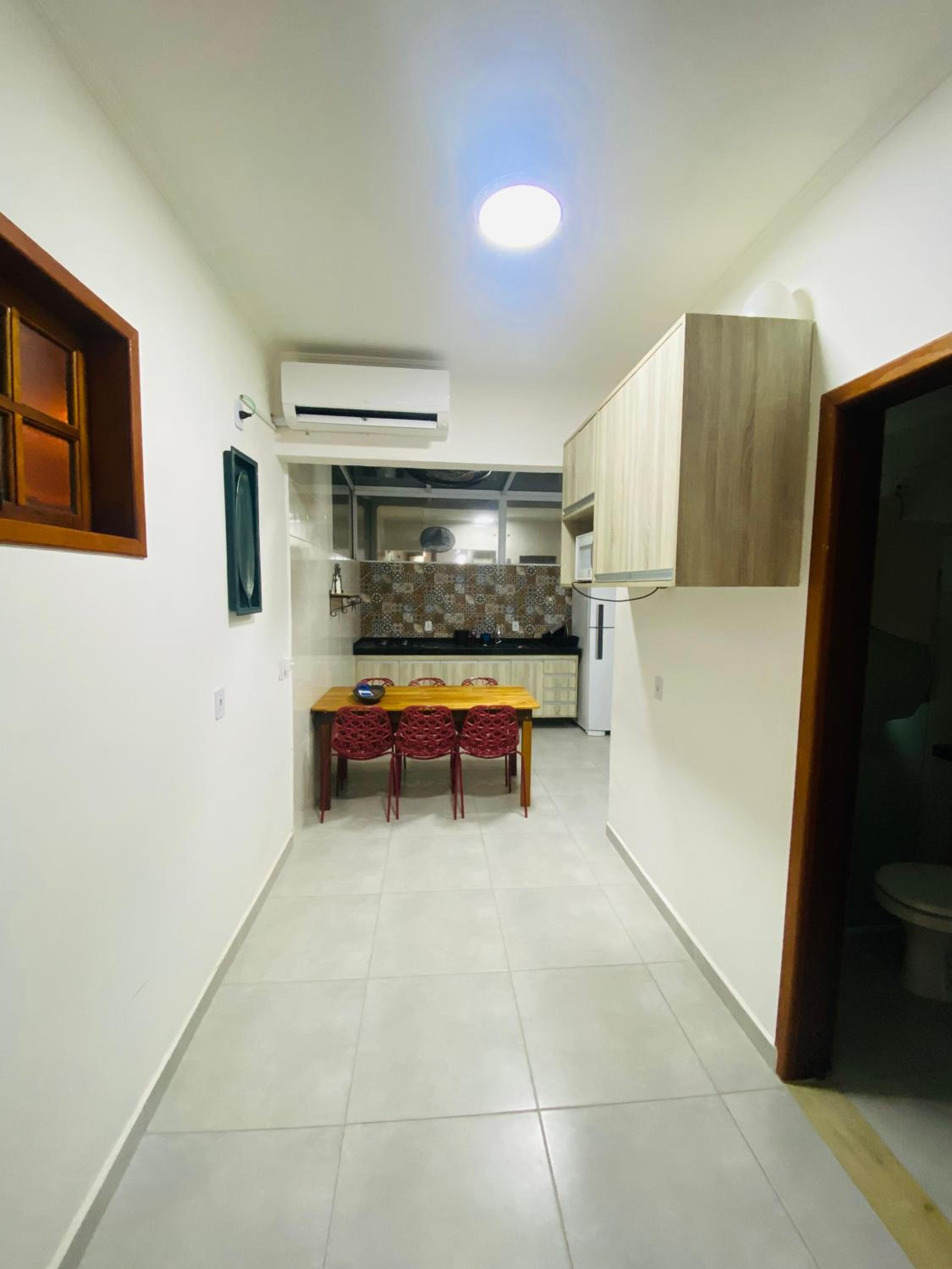 Apartamento a 250 metros da Praia do Sapê e Maranduba - Piscina e Ar condicionado