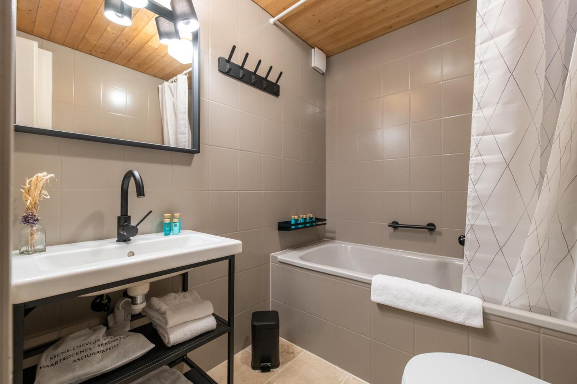 The Eiger Express Apartment - GRINDELHOMES