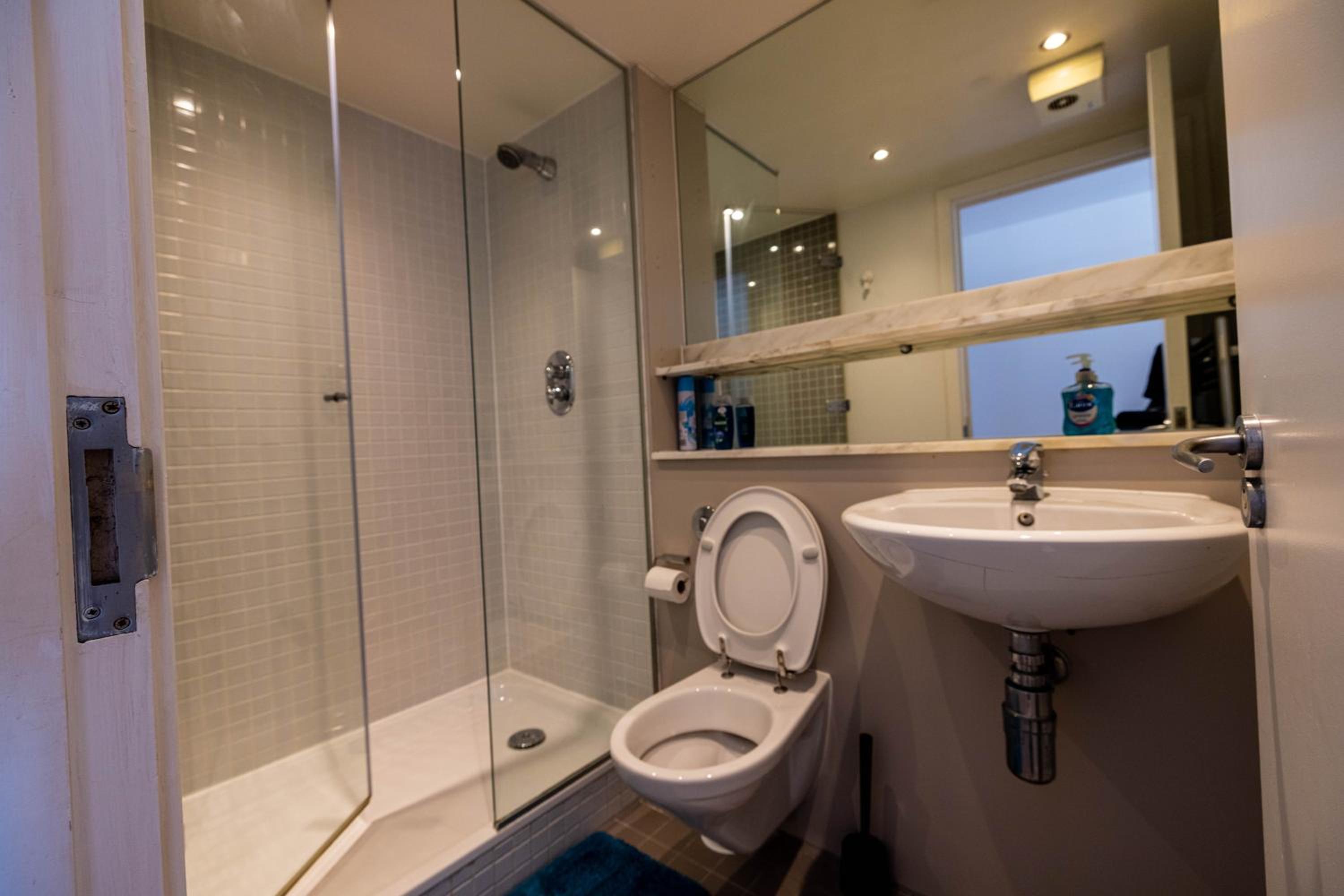 Beautiful and spacious 2-Bed Apartment in London