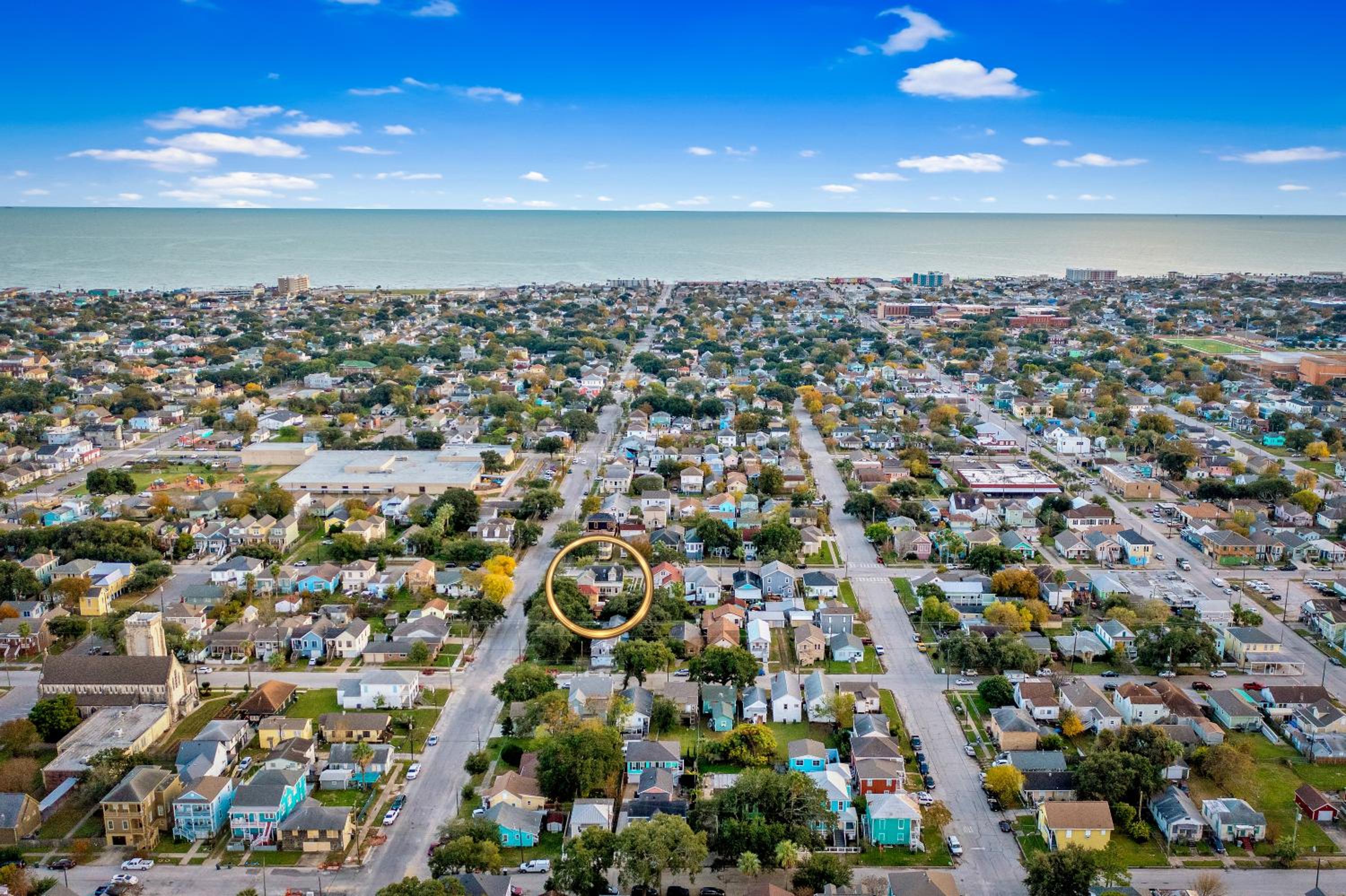 Historic 1871 Coastal Breeze with Heated Pool - Restoring Galveston