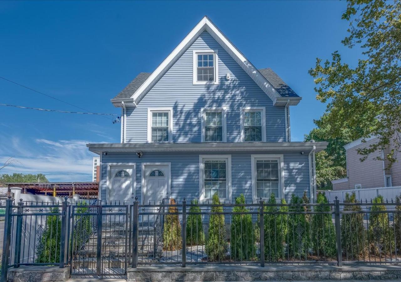Colorful, Comfy & Modern - Close to NYC - Parking! view 2