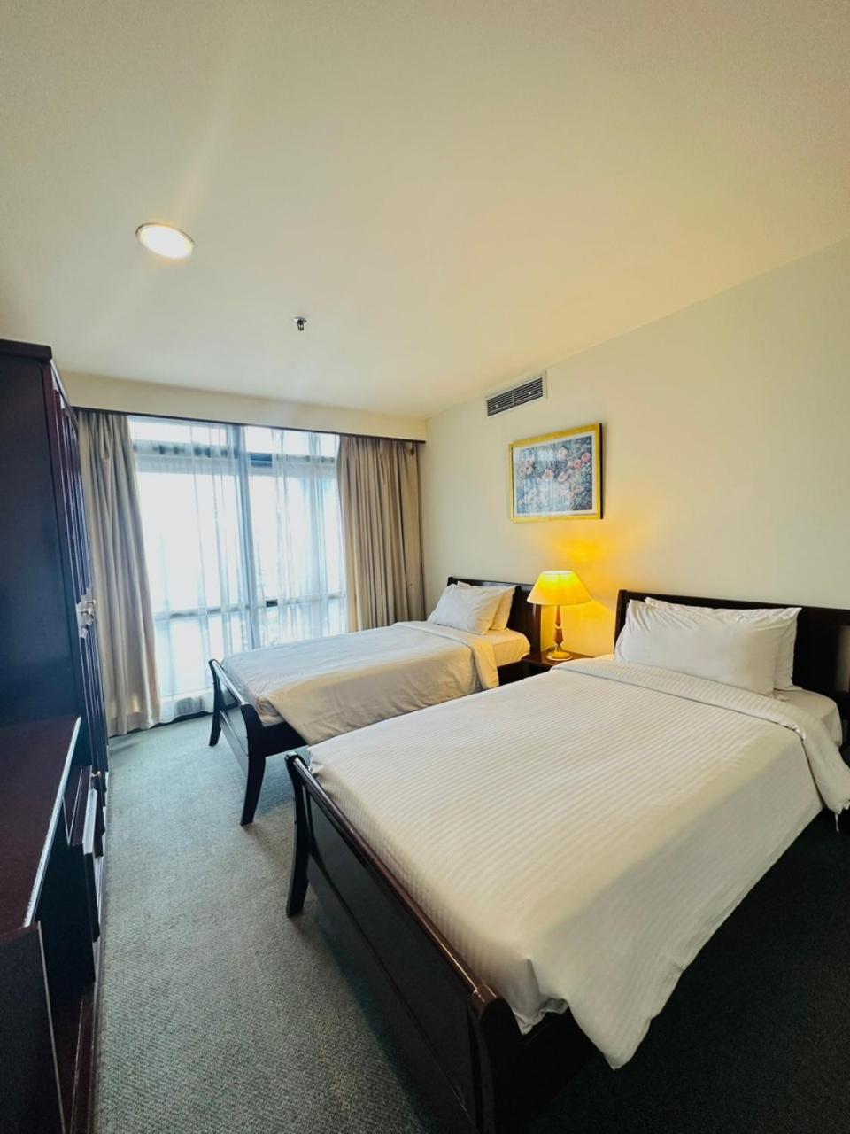 KL COZY GOLD SUITE At TIMES SQUARE