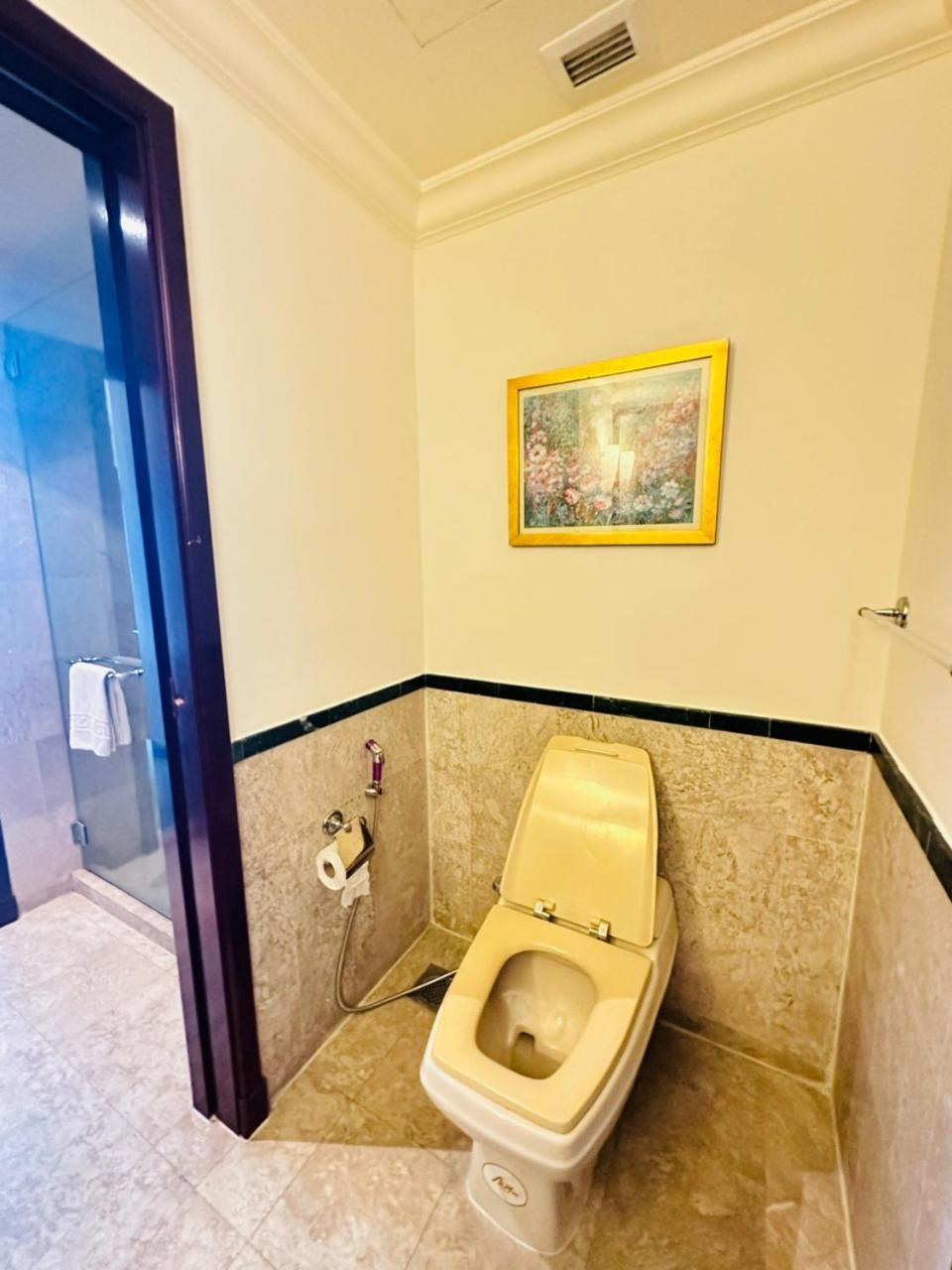 KL COZY GOLD SUITE At TIMES SQUARE