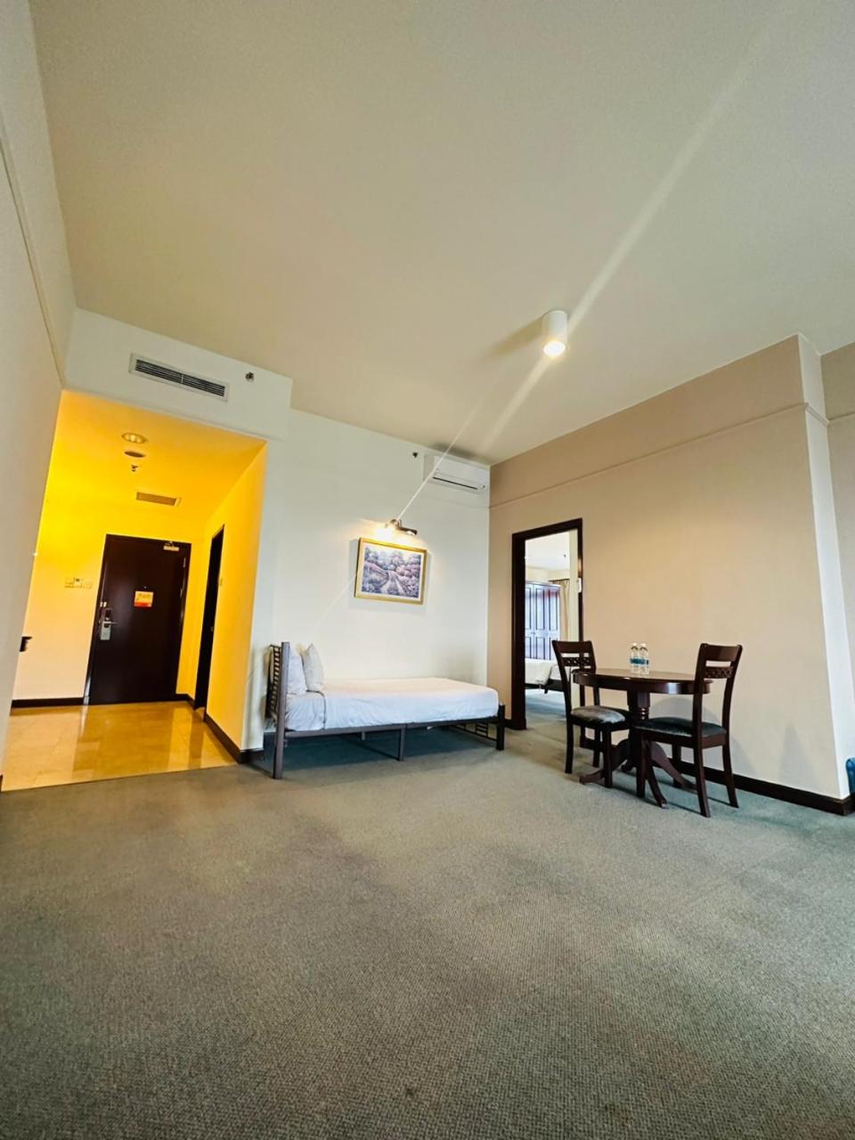 KL COZY GOLD SUITE At TIMES SQUARE