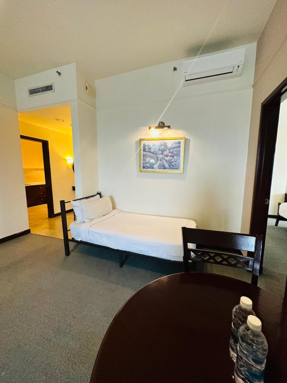 KL COZY GOLD SUITE At TIMES SQUARE