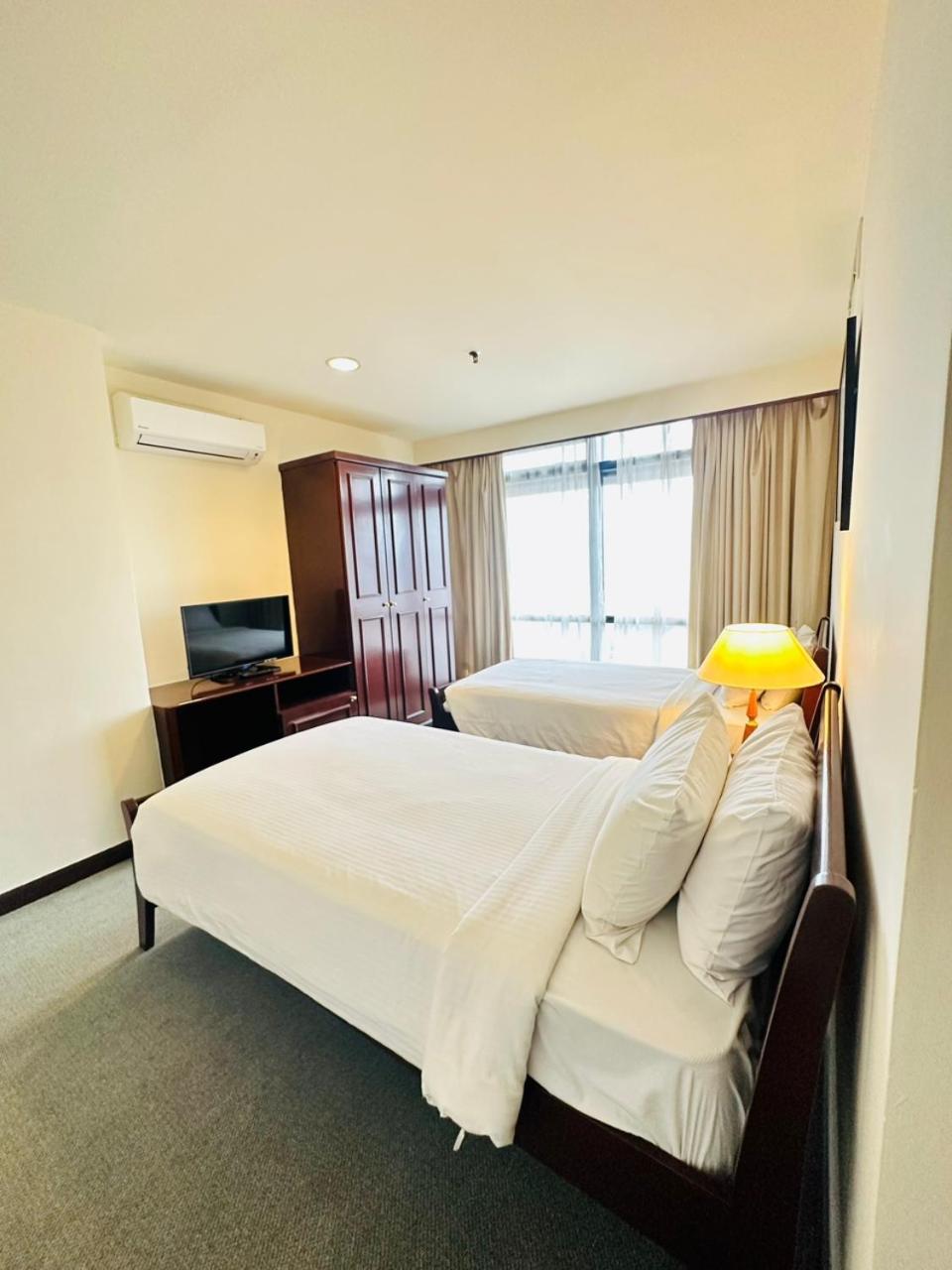 KL COZY GOLD SUITE At TIMES SQUARE