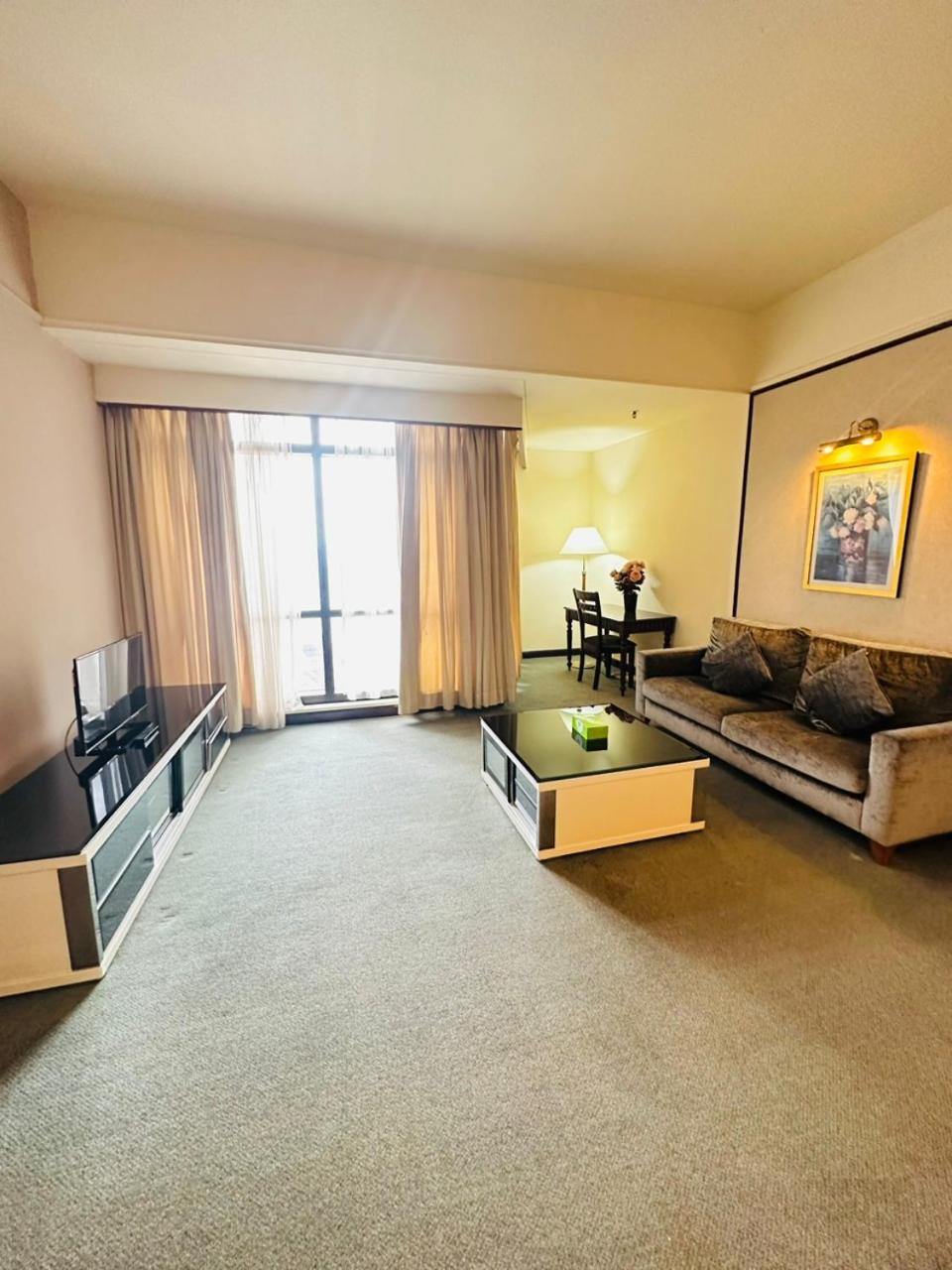 KL COZY GOLD SUITE At TIMES SQUARE