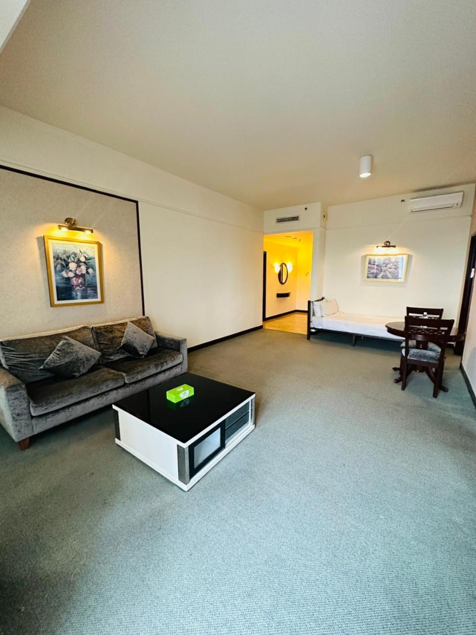 KL COZY GOLD SUITE At TIMES SQUARE