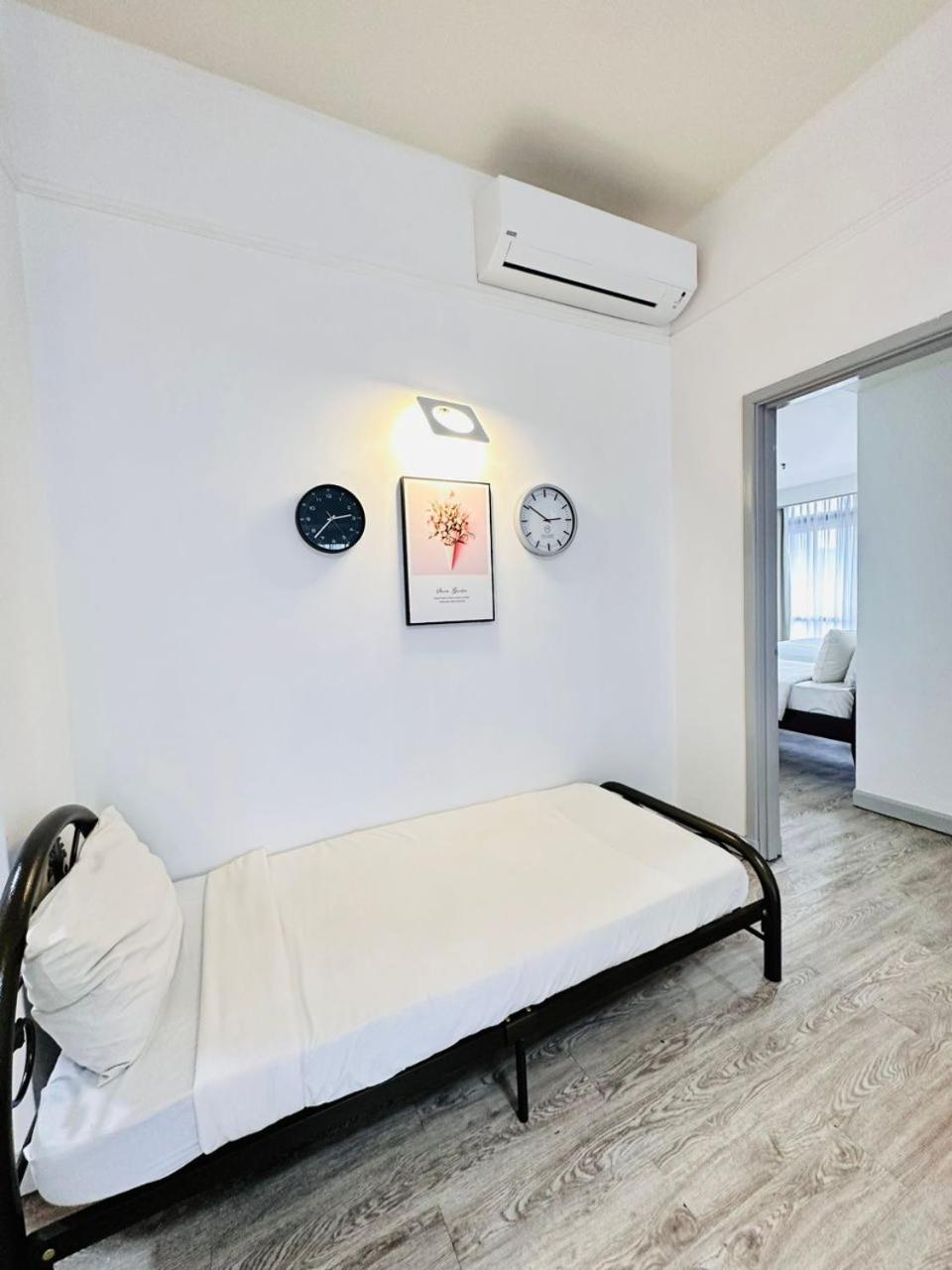 KL COZY GOLD SUITE At TIMES SQUARE