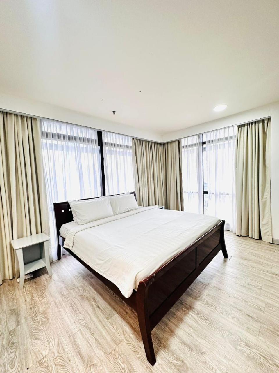 KL COZY GOLD SUITE At TIMES SQUARE