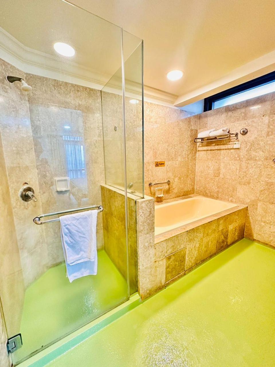 KL COZY GOLD SUITE At TIMES SQUARE