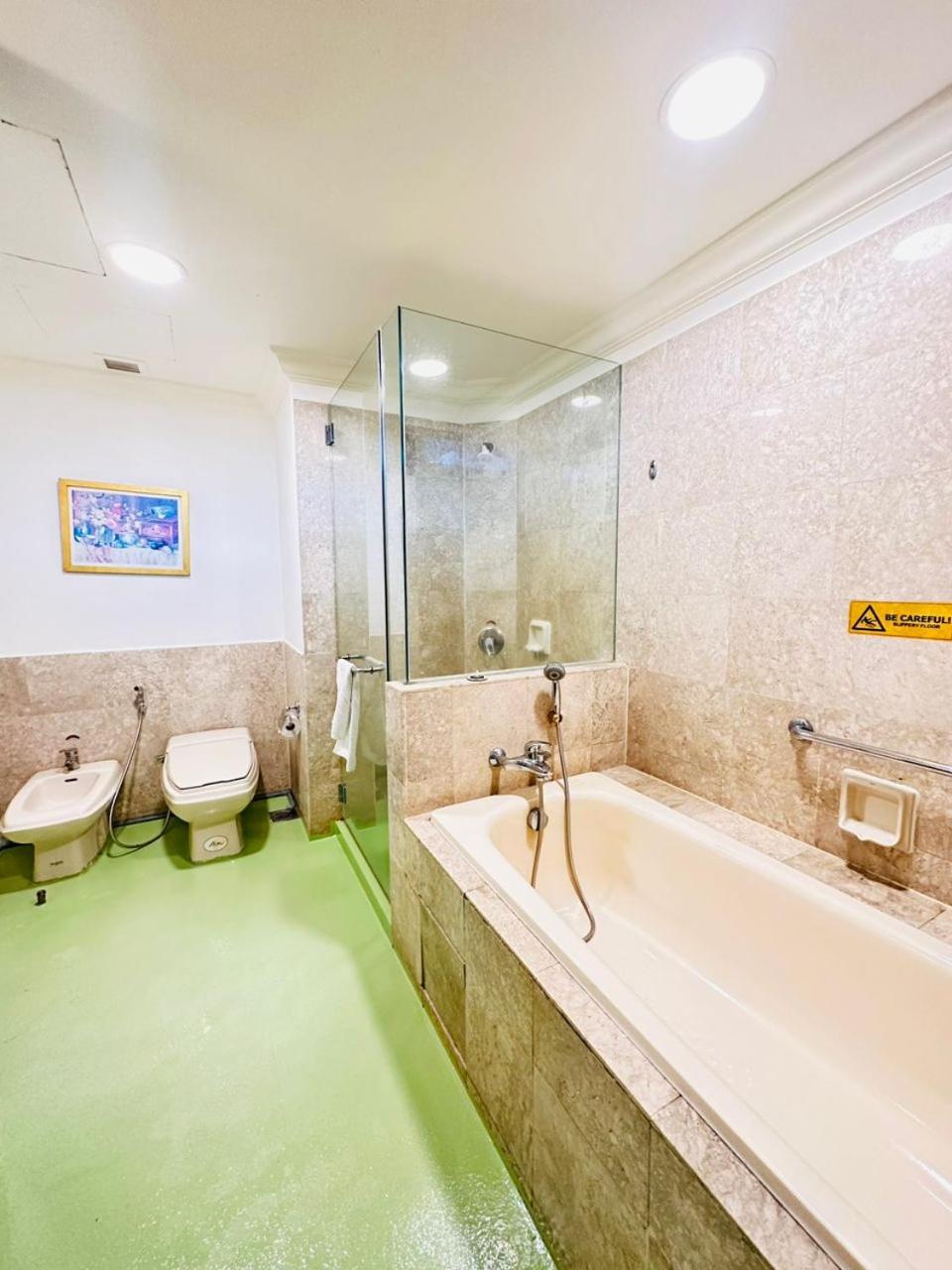 KL COZY GOLD SUITE At TIMES SQUARE
