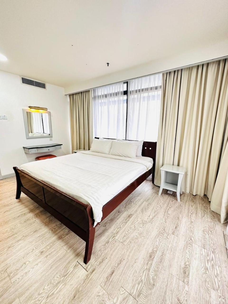 KL COZY GOLD SUITE At TIMES SQUARE