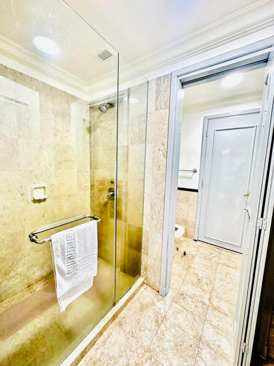 KL COZY GOLD SUITE At TIMES SQUARE
