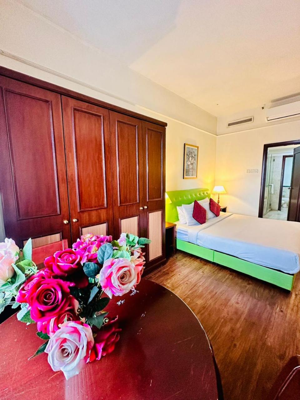 KL COZY GOLD SUITE At TIMES SQUARE