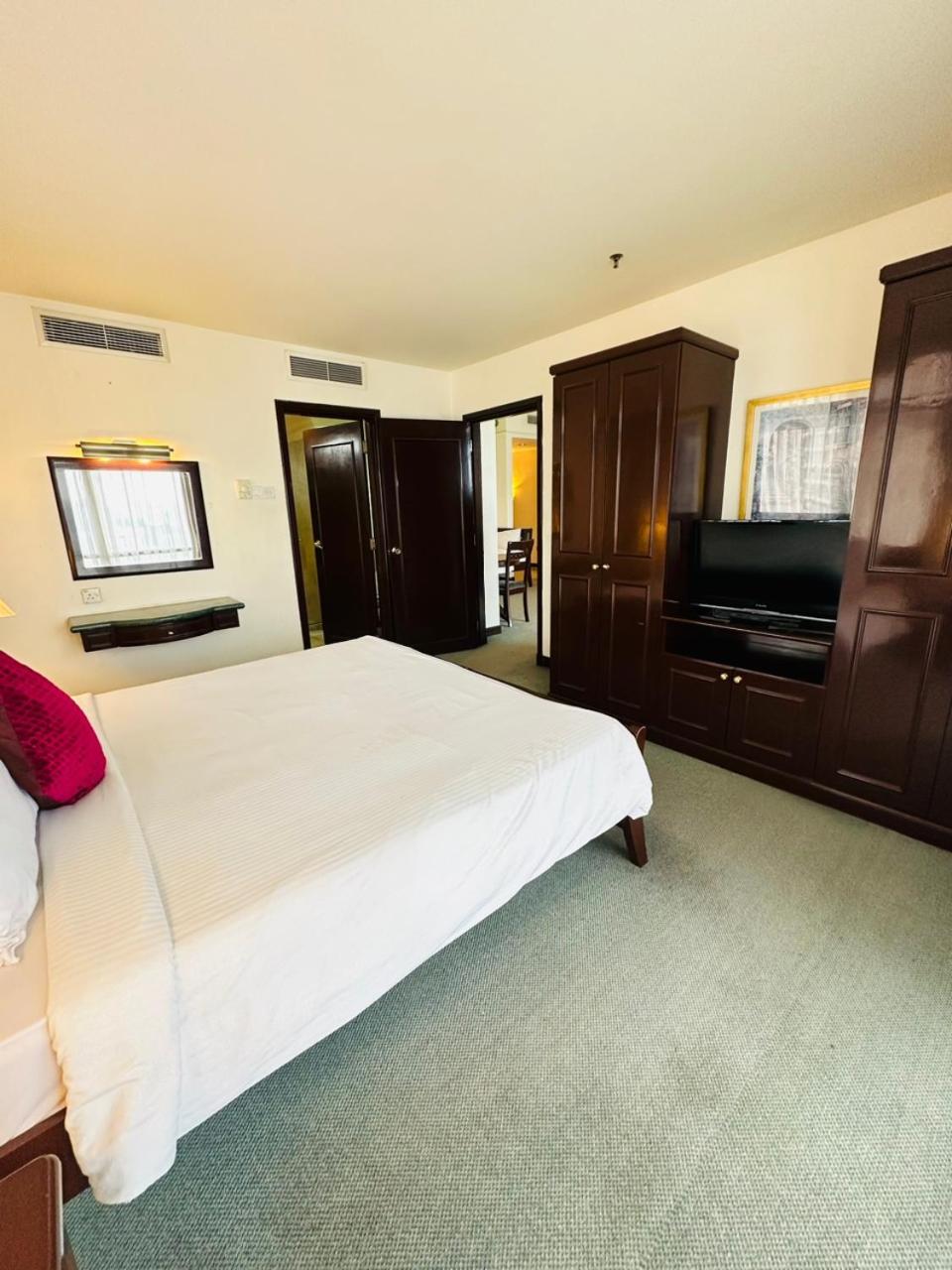 KL COZY GOLD SUITE At TIMES SQUARE