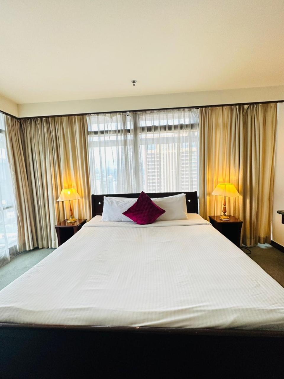 KL COZY GOLD SUITE At TIMES SQUARE