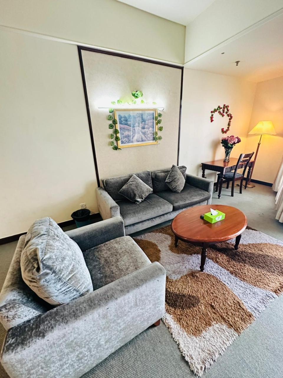 KL COZY GOLD SUITE At TIMES SQUARE