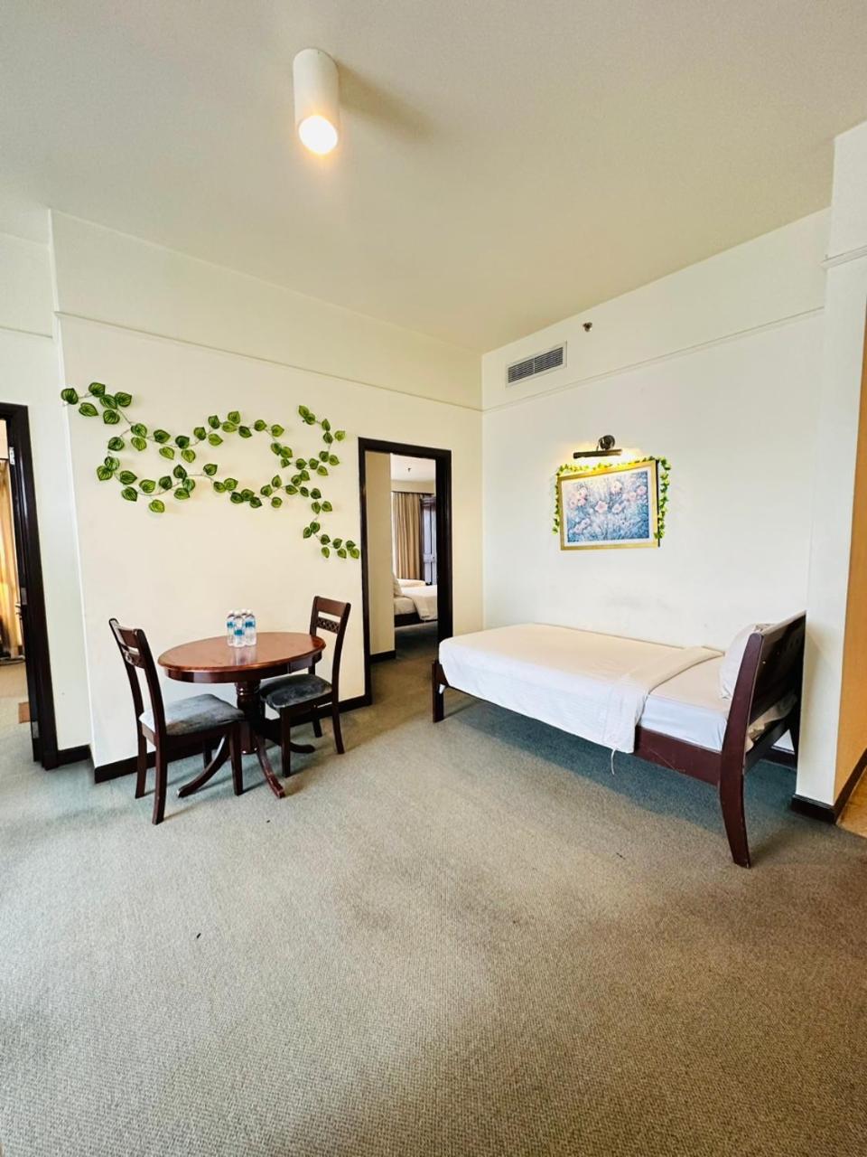 KL COZY GOLD SUITE At TIMES SQUARE