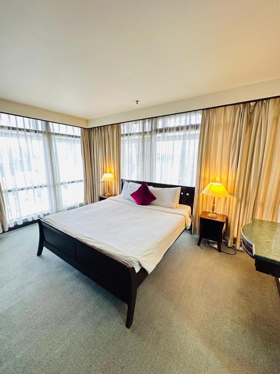 KL COZY GOLD SUITE At TIMES SQUARE