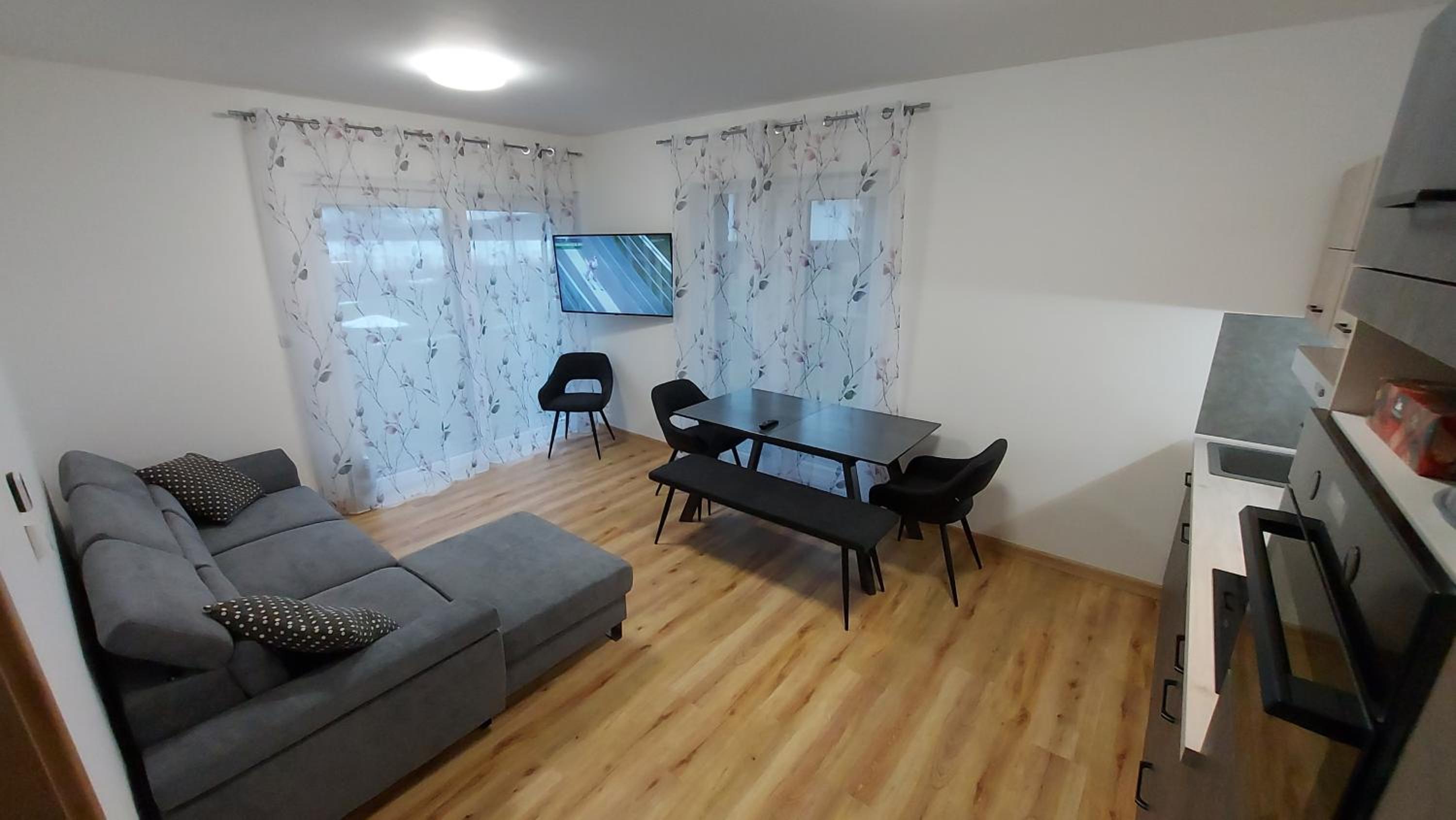 Lipno Apartments BERGMAX, Ski Areál Lipno 16min dojezd - Resort Malé Lipno s terasou a zahrádkou, parking free