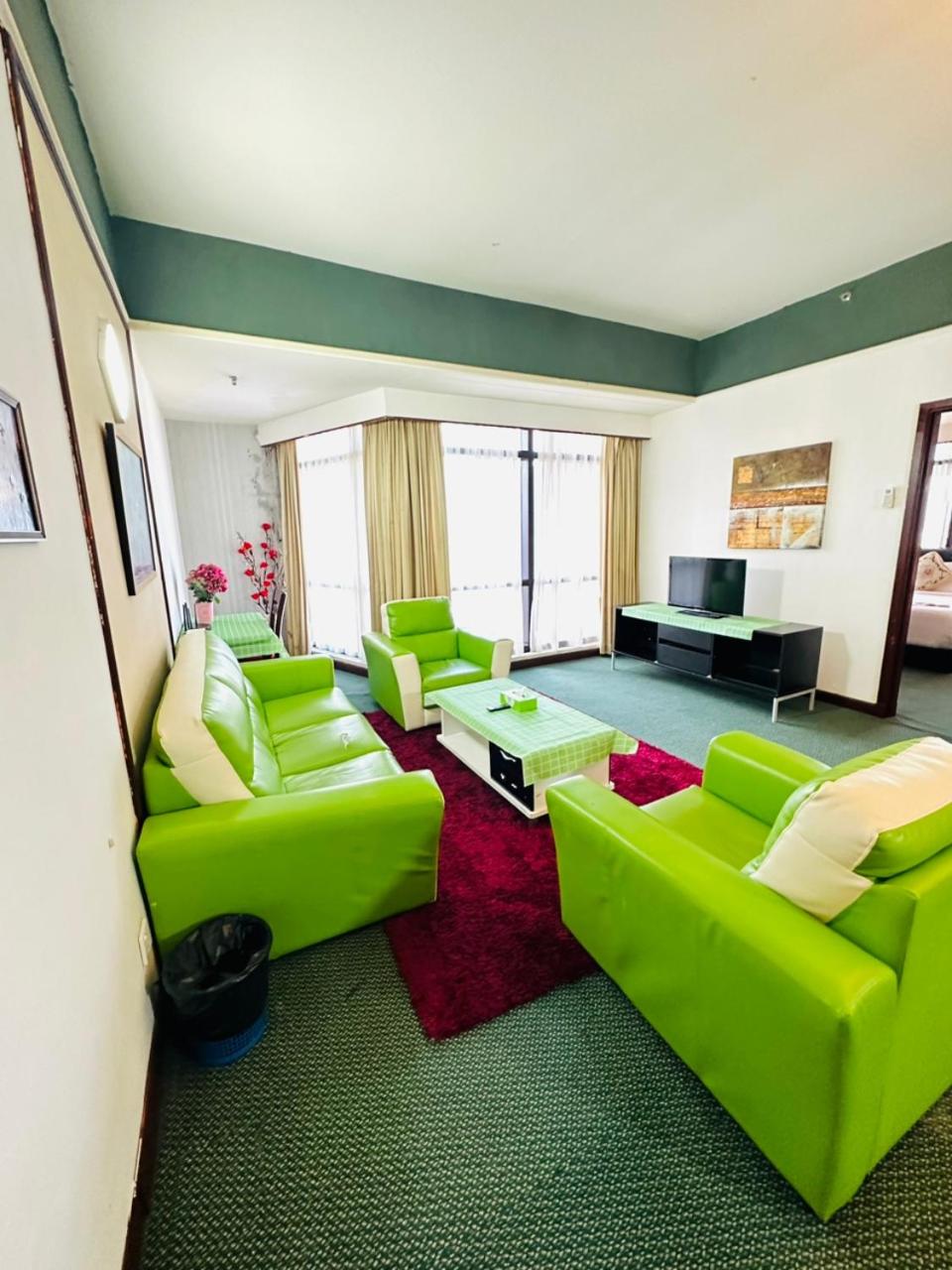 KL COZY GOLD SUITE At TIMES SQUARE