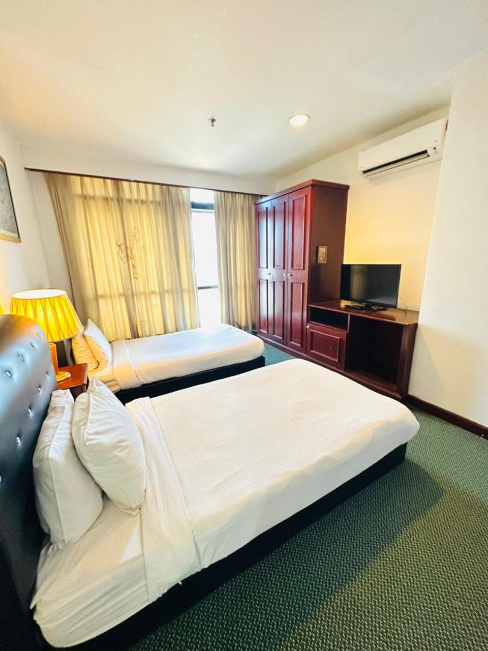 KL COZY GOLD SUITE At TIMES SQUARE