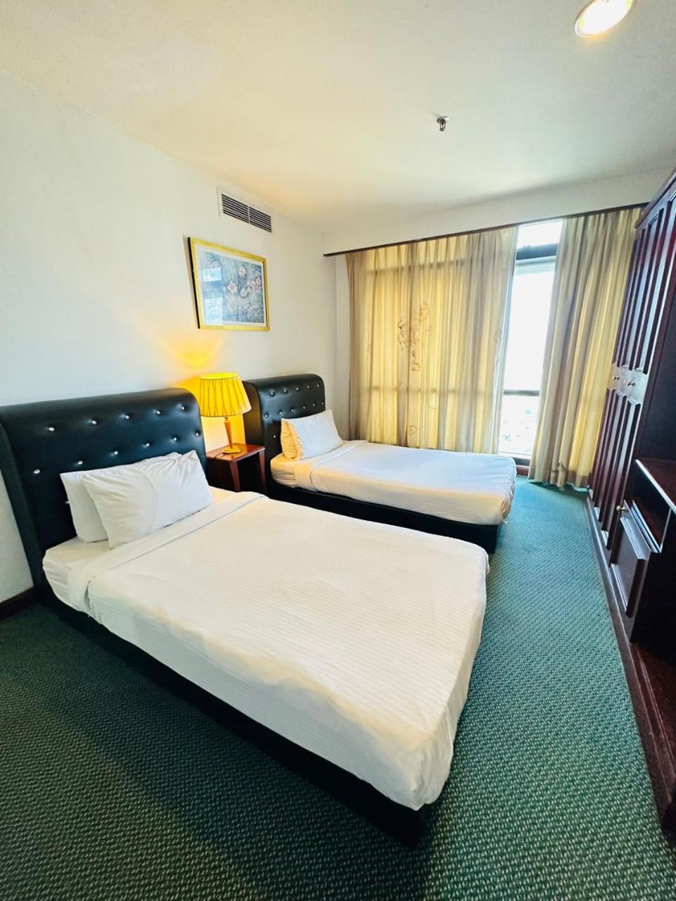 KL COZY GOLD SUITE At TIMES SQUARE