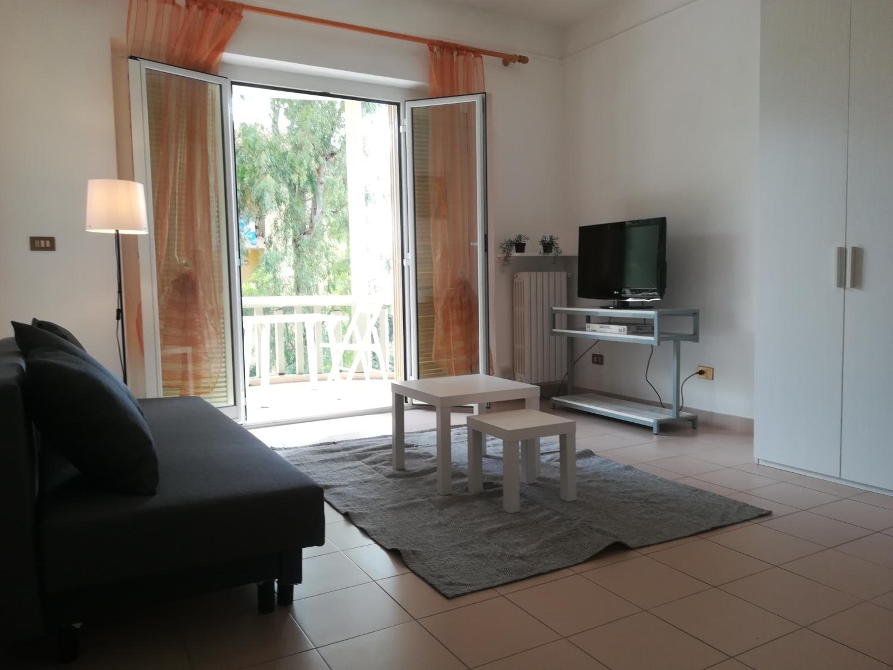 EUCALYPTI11 - Ampio alloggio ristrutturato con 3 camere, 2 bagni, terrazzo, balcone view 5