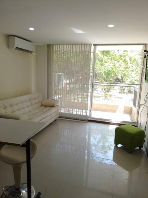 Precioso apto con un aire acondicionado en la Sala