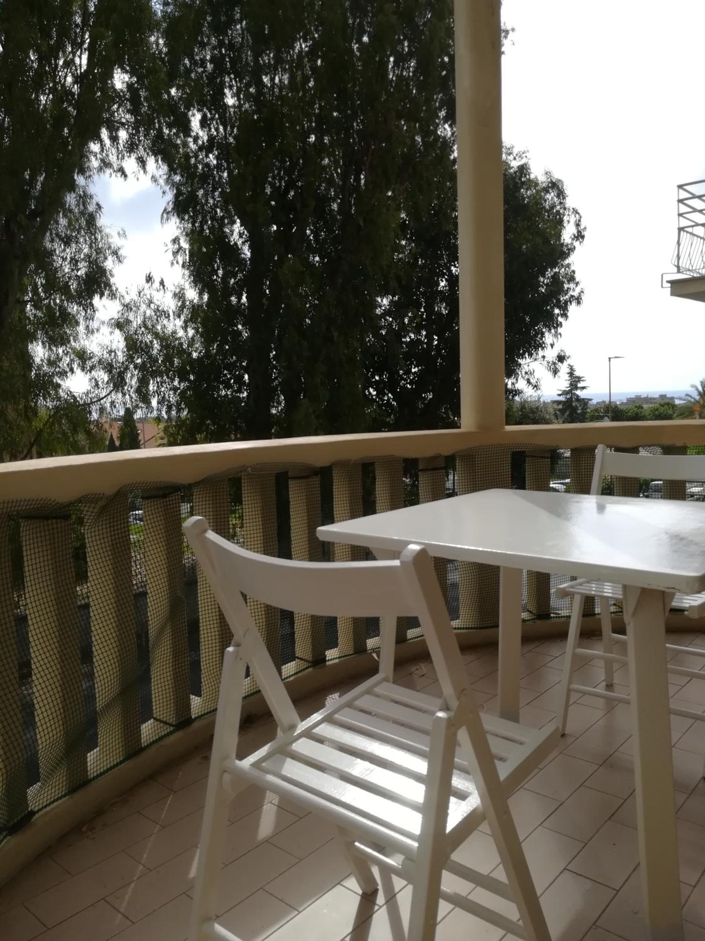 EUCALYPTI11 - Ampio alloggio ristrutturato con 3 camere, 2 bagni, terrazzo, balcone view 4