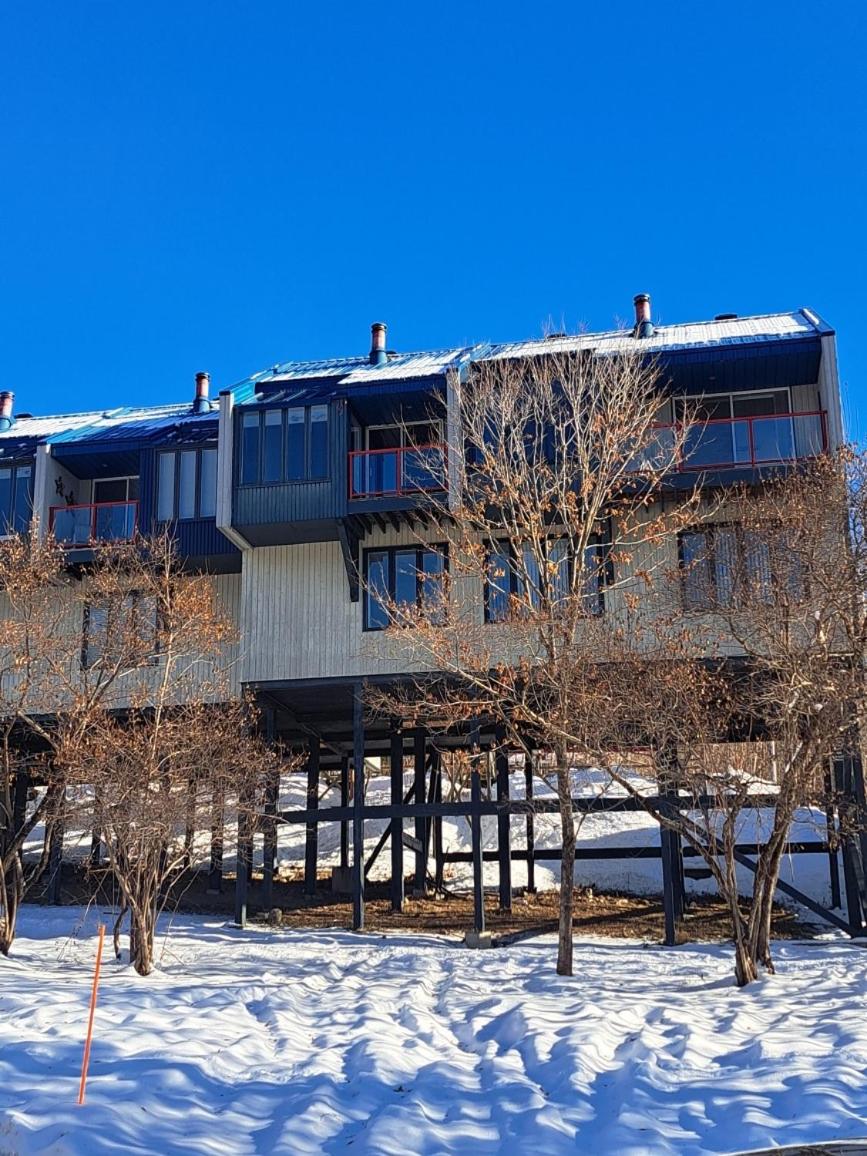Superbe condo face aux pentes de ski Stoneham!!!
