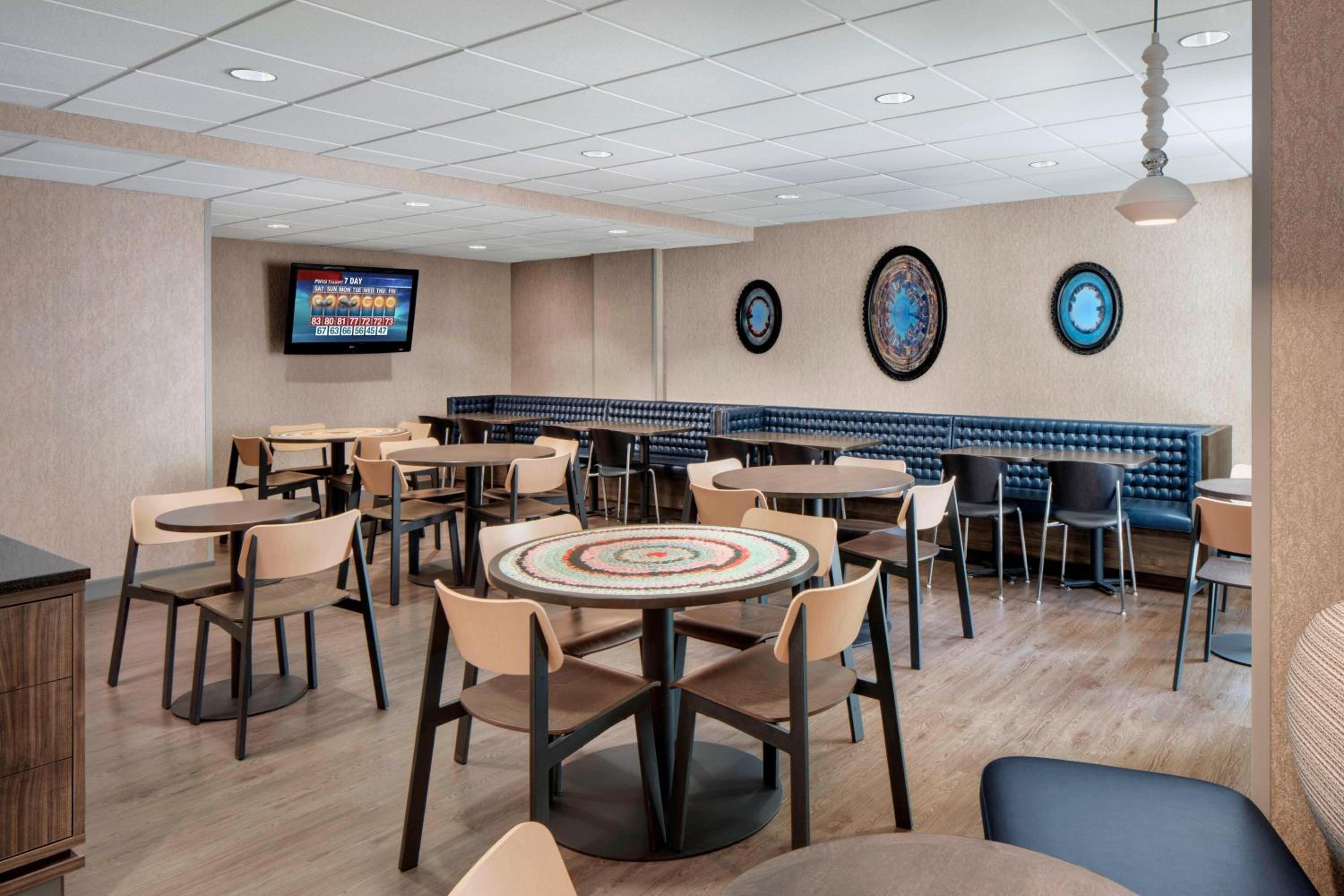 Chicago Vacations - Fairfield Inn and Suites Chicago Downtown/ Magnificent Mile - Property Image 8