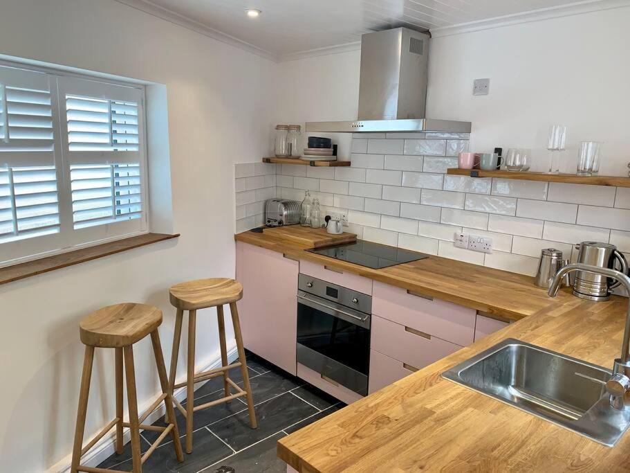 Luxurious cottage in the heart of Falmouth view 4