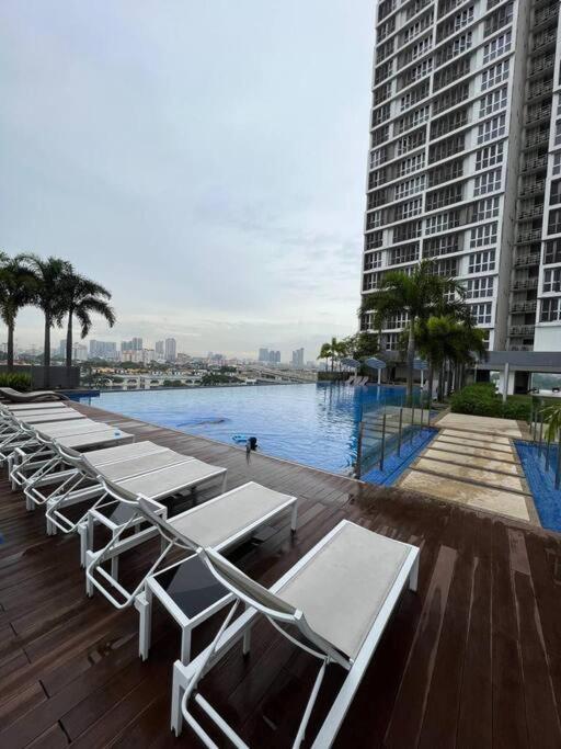 Elisa Sentrio Pandan Suites