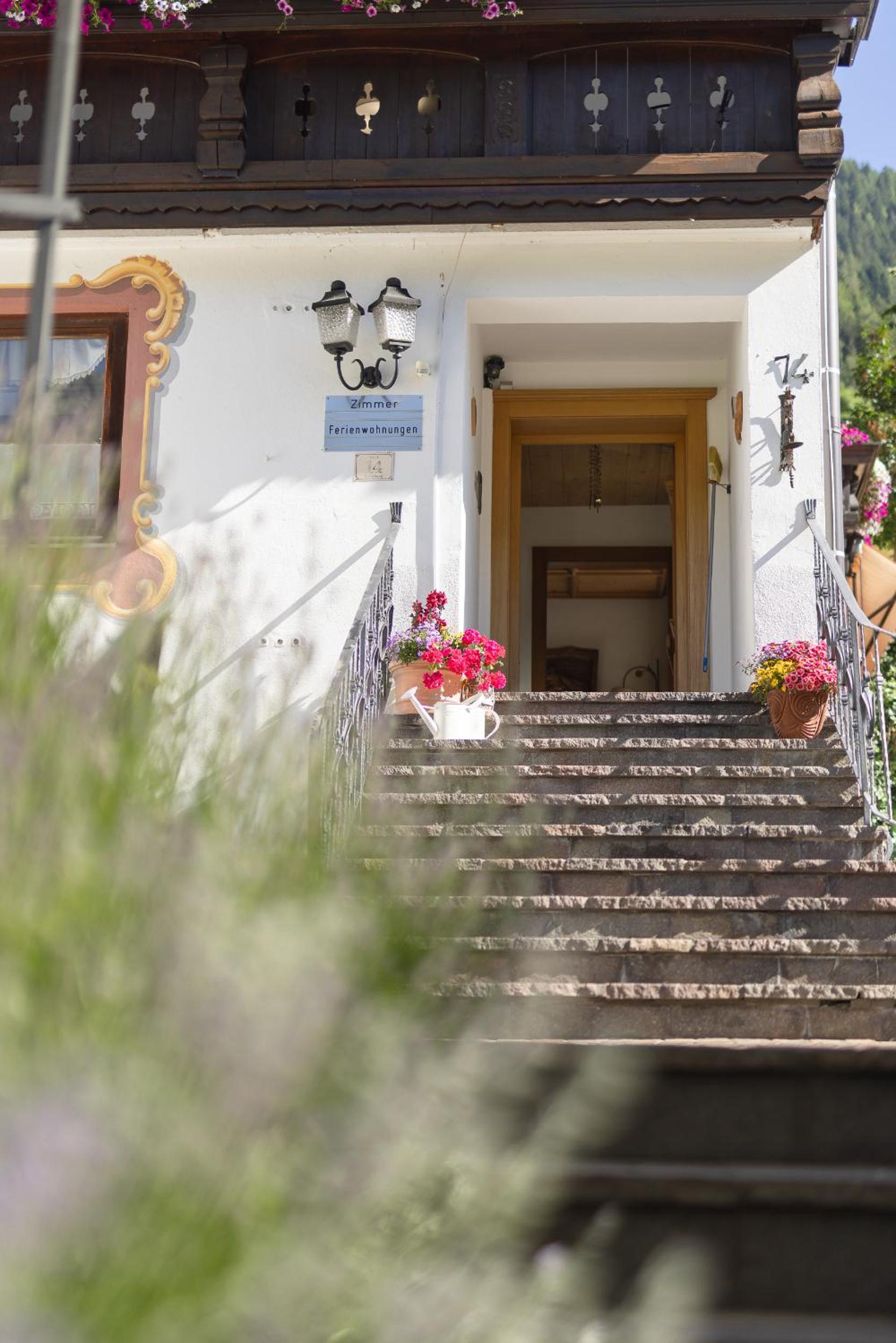 Pension Gulla - Ferienhaus Appartements B&B