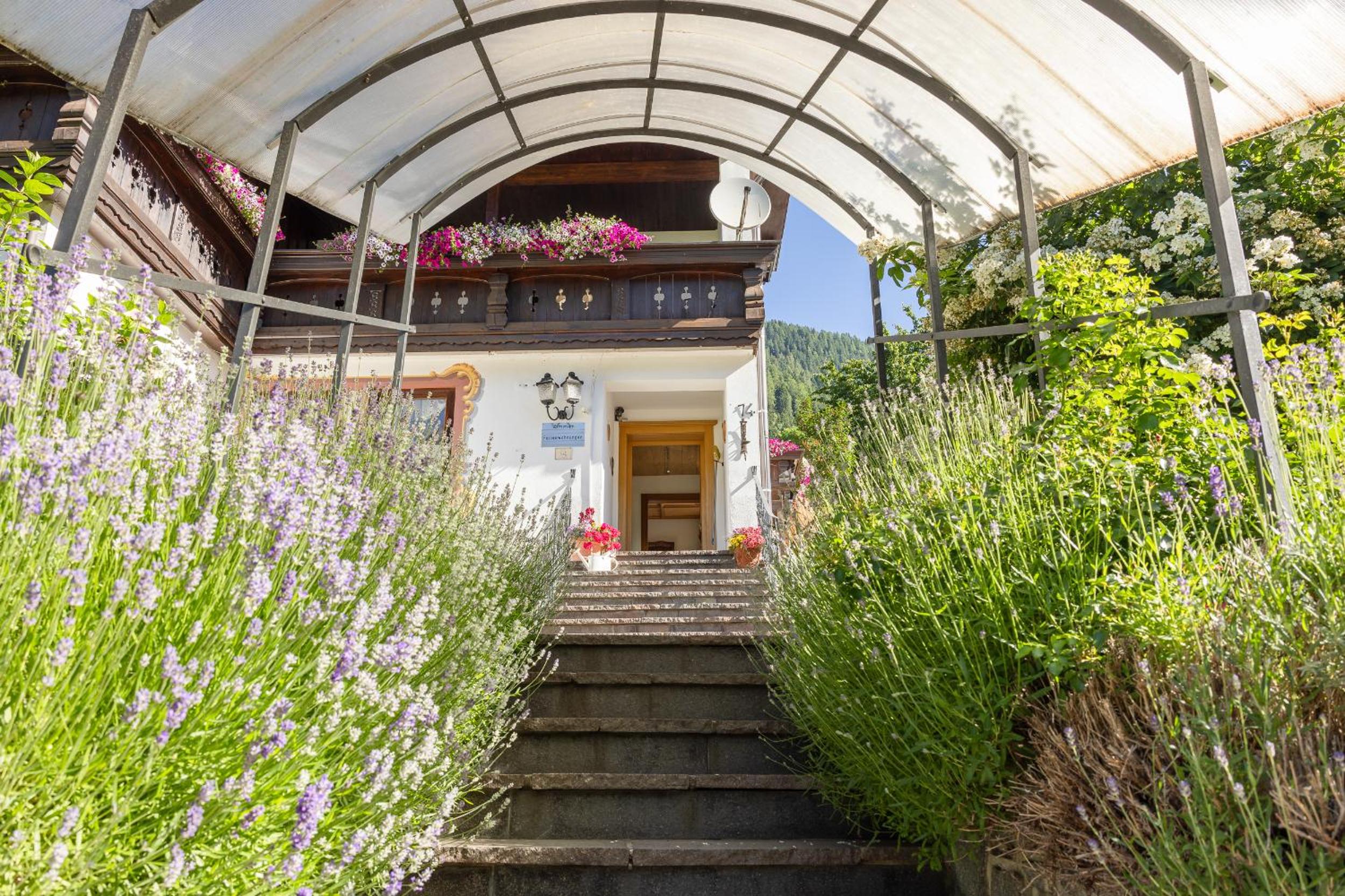 Pension Gulla - Ferienhaus Appartements B&B