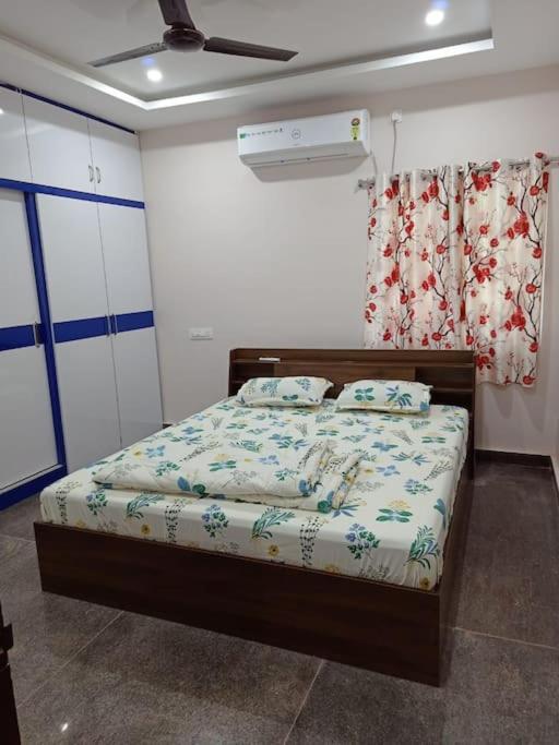 Servostay Tirupati - 8 BHK Fully Furnished Flats Near Srinivasa Ticket Counter view 3