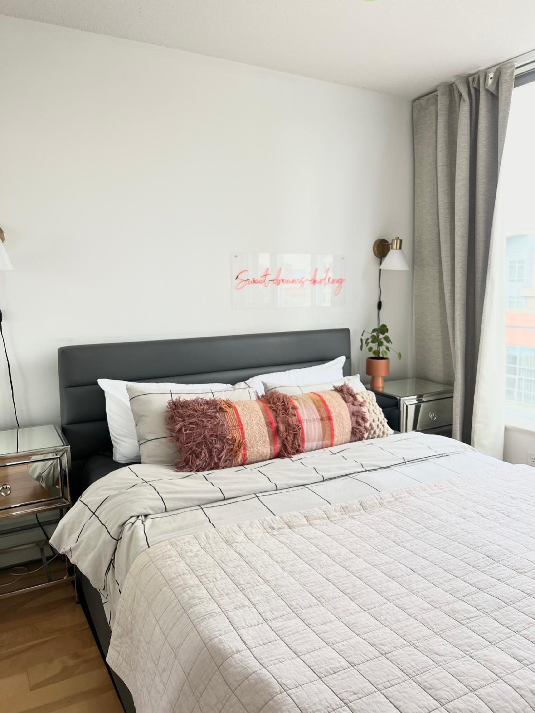 3-Bedrooms Apartment with stunning 180 water, mountain and city view Pool Hot Tub and Gym Heart of Downtown Skytrain 3mins walk Right by BC Place Rogers ar