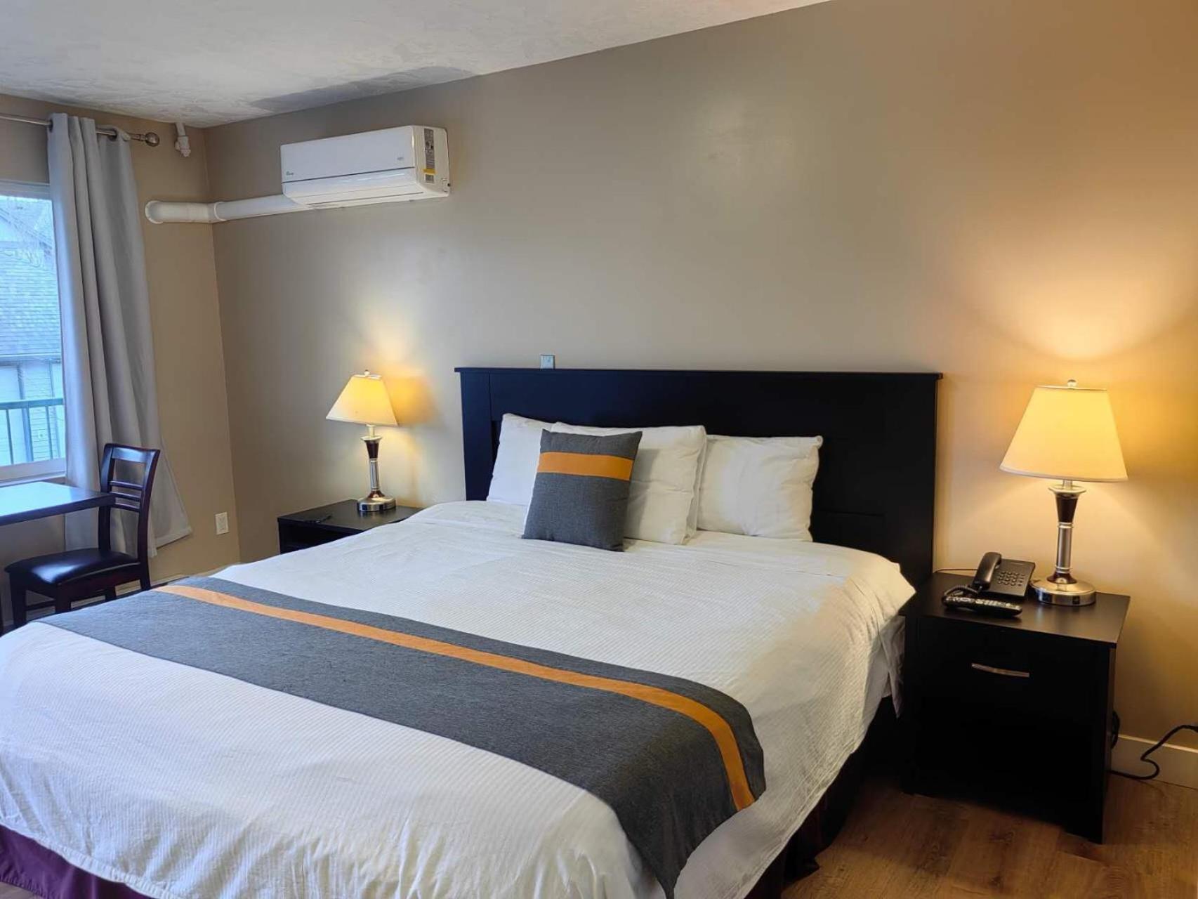 Harbour Light Motel