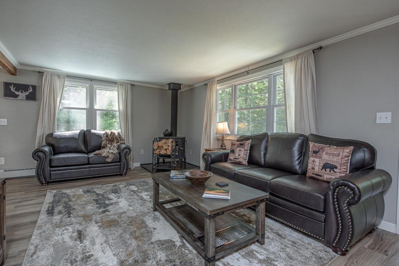 White Mountains Oasis - Firepit, Game Room, BBQ view 4