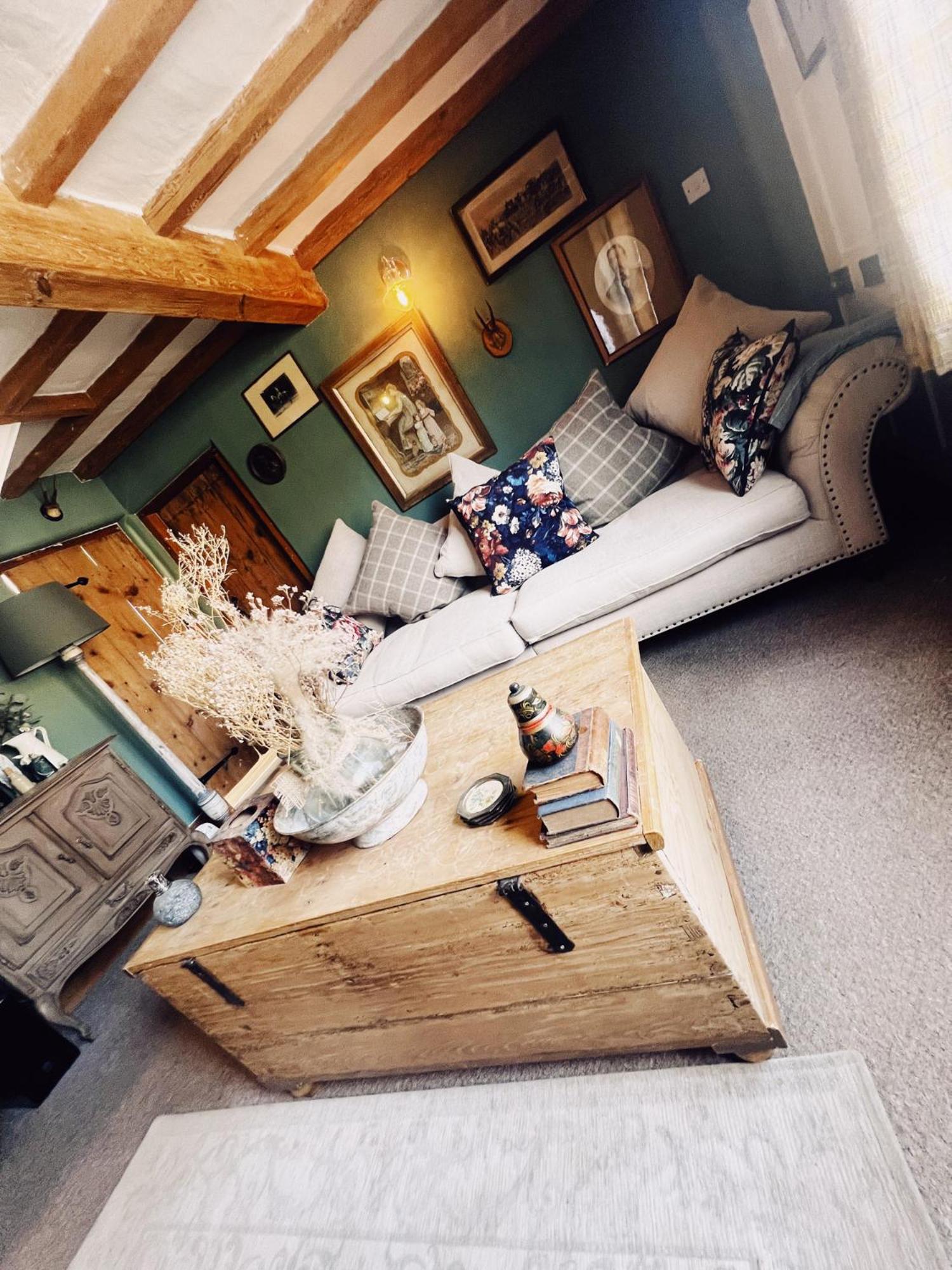 Cosy 1700’s period cottage with open fire view 5