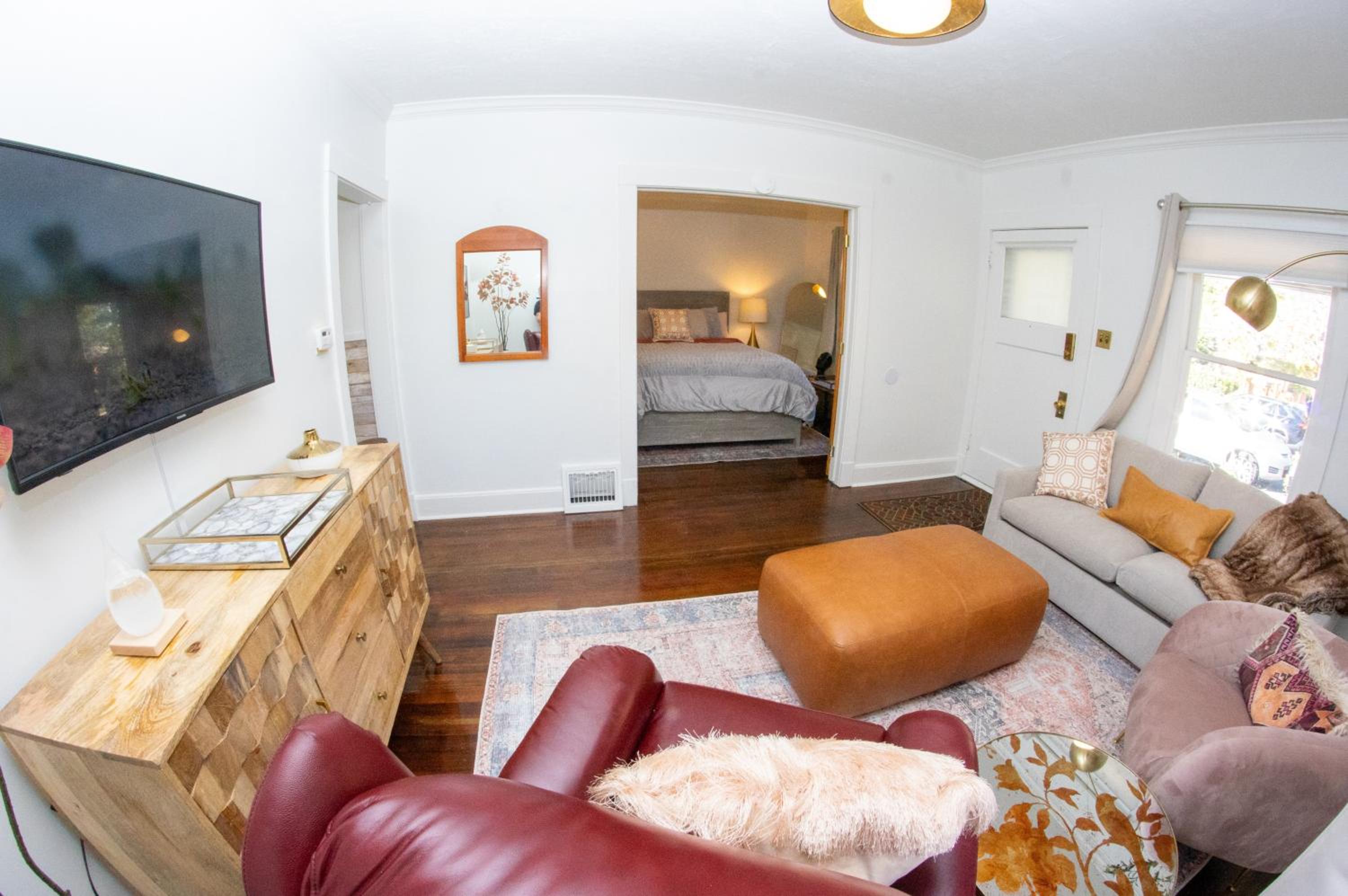 Urban Escape by Mountains w/3BR, Wi-Fi, Laundry view 4