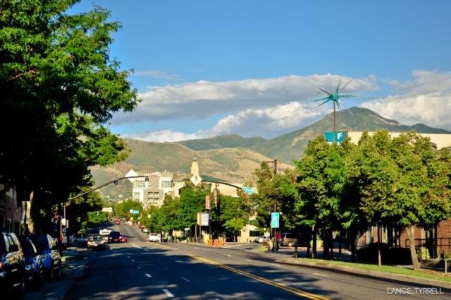 Urban Escape by Mountains w/3BR, Wi-Fi, Laundry view 3