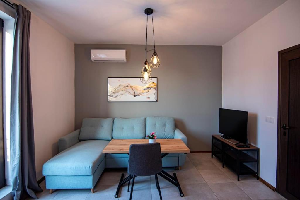 Аpartment with Free Parking