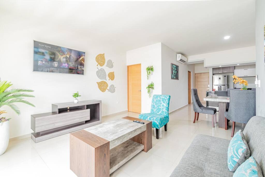 Lujoso Condominio Tiburon a 3 Cuadras de la Playa view 2